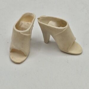 Vintage 1975 Ideal Tuesday Taylor Doll White Heels Shoes
